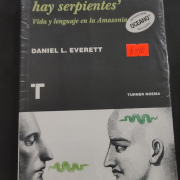 No duermas hay serpientes 